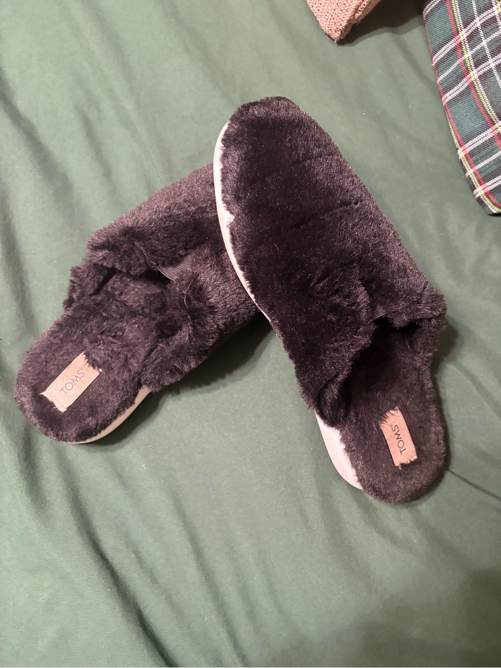 TOMS Plush Black Faux-Fur Slide Slippers